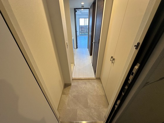 玄関　※別号室の写真です。