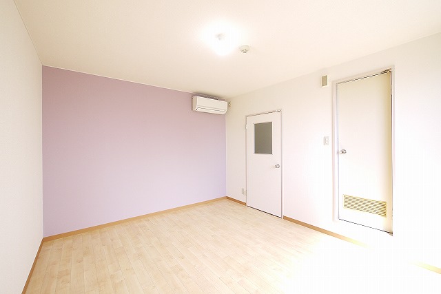 居室・リビング　広々とした洋室です