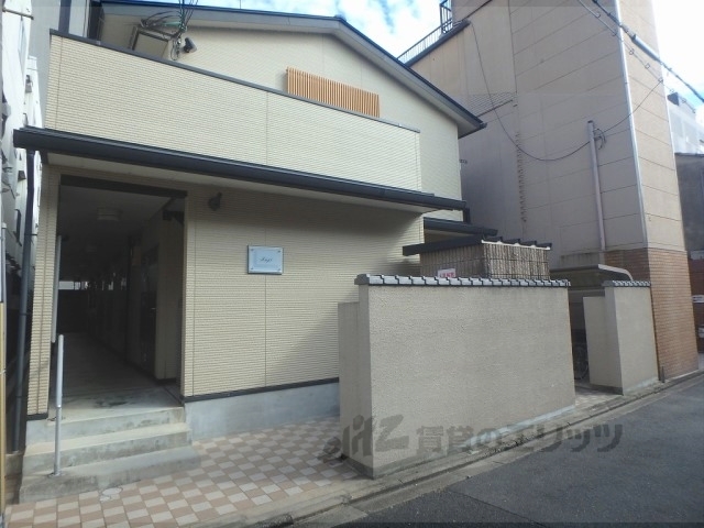 京都市下京区吉文字町のアパートの建物外観
