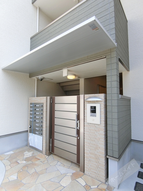 エントランス　オートロック付きで部外者シャットアウト♪