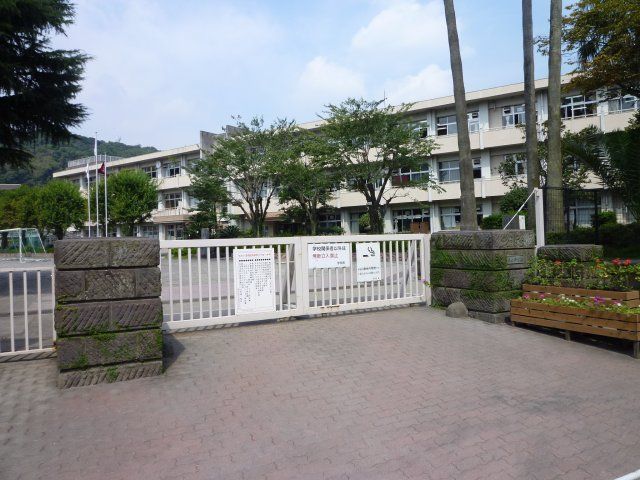 【テラスハウス城山の小学校】