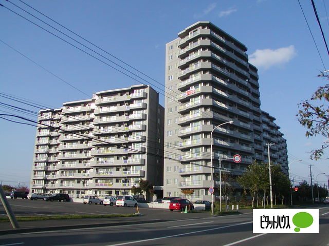 札幌市北区新琴似五条のマンションの建物外観