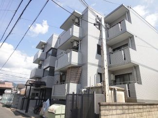 京都市右京区嵯峨野宮ノ元町のマンションの建物外観