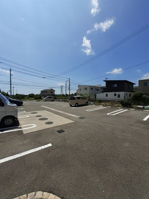 【福山市柳津町のアパートの駐車場】