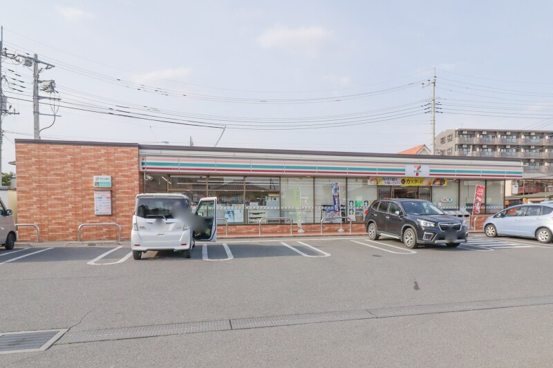 【伊勢崎市昭和町のアパートのコンビニ】