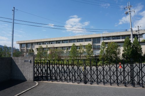 【生駒市さつき台のマンションの中学校】