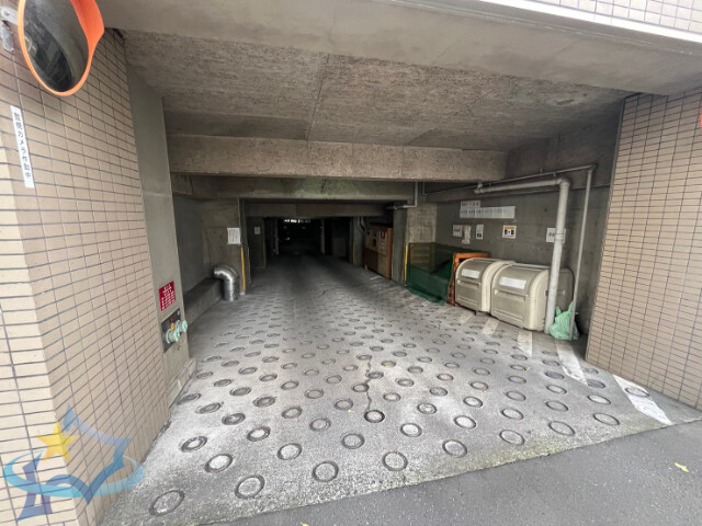 【札幌市中央区南三条西のマンションの駐車場】