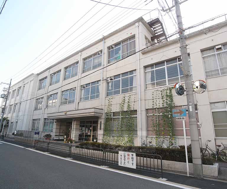 【京都市下京区朱雀正会町のアパートの小学校】