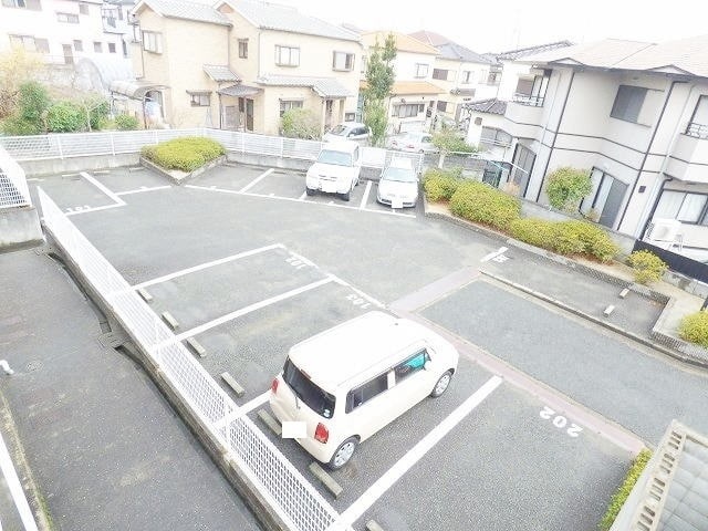 【明石市太寺天王町のアパートの駐車場】