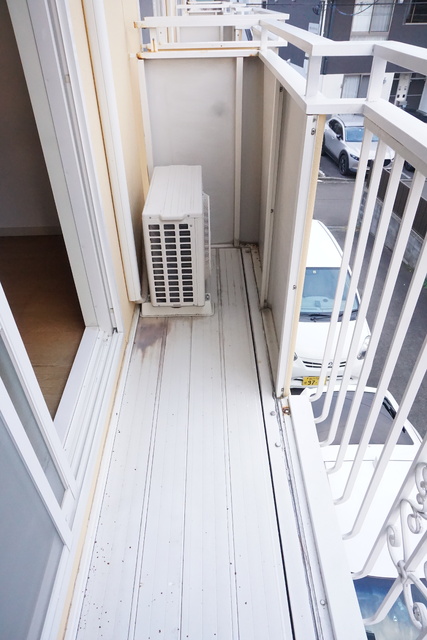 バルコニー　バルコニーがあるので外で洗濯物が干せます☆