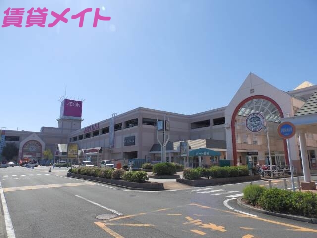 【鈴鹿市庄野町のアパートのショッピングセンター】