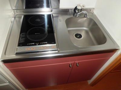 キッチン　２口電気コンロ付きミニキッチン。