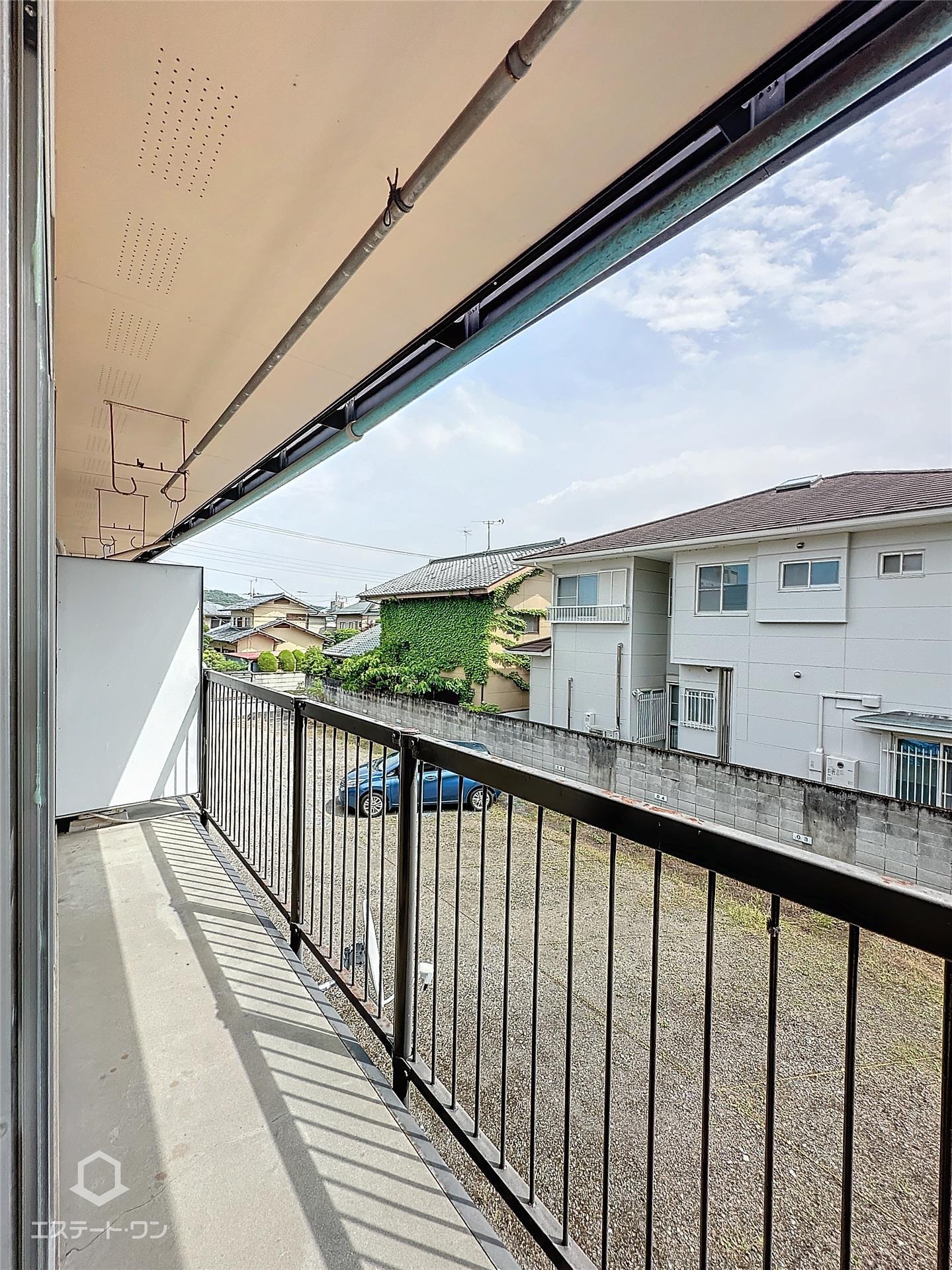 バルコニー　お洗濯物やお布団がたくさん干せますね☆