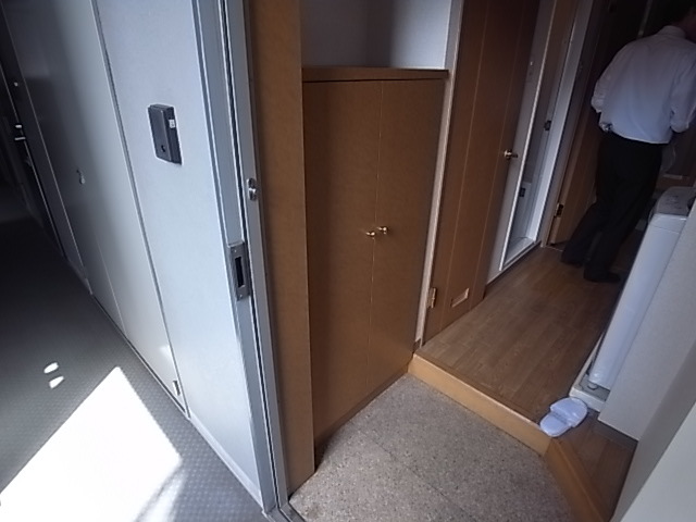 玄関　モデルルームです