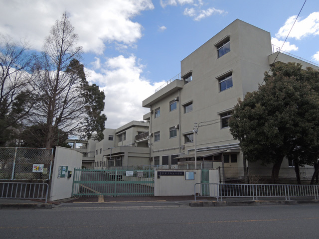 【豊中市新千里南町のマンションの小学校】