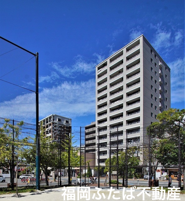 福岡市西区姪浜駅南のマンションの建物外観