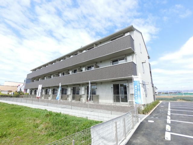 太田市内ケ島町のアパートの建物外観