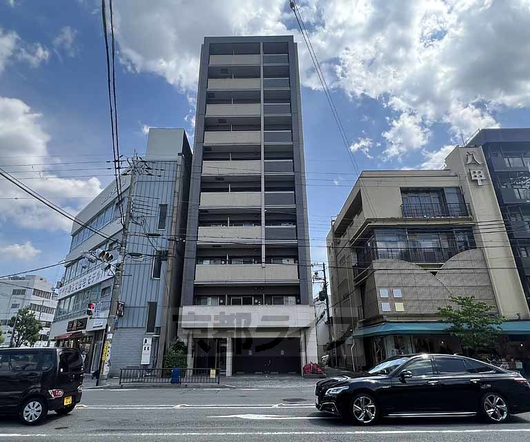 京都市下京区西七条南衣田町のマンションの建物外観