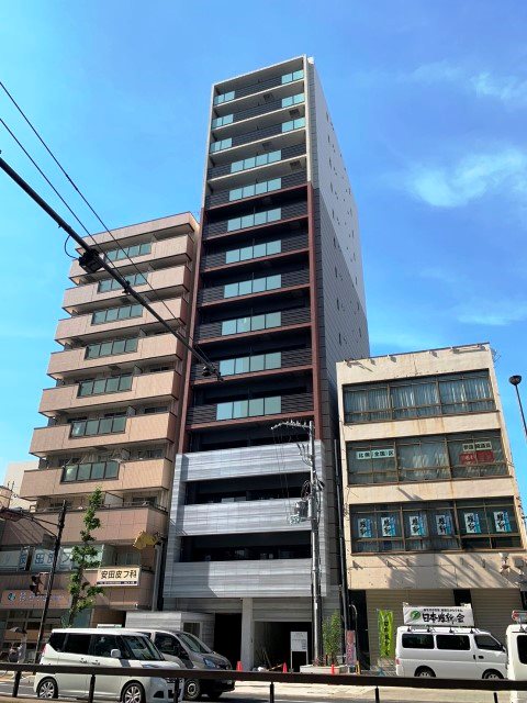 尼崎市東難波町のマンションの建物外観