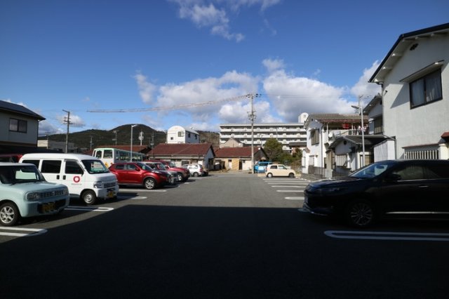 【姫路市広畑区早瀬町のアパートの駐車場】