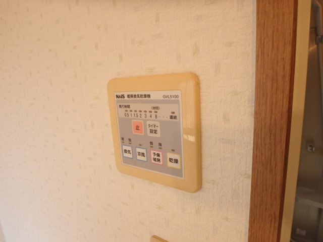 その他設備　浴室暖房乾燥機付きです