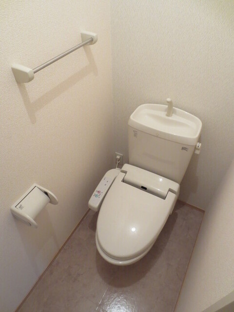 トイレ　２０２　温水洗浄暖房便座トイレ