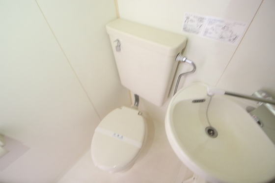 トイレ　※別号室の写真です