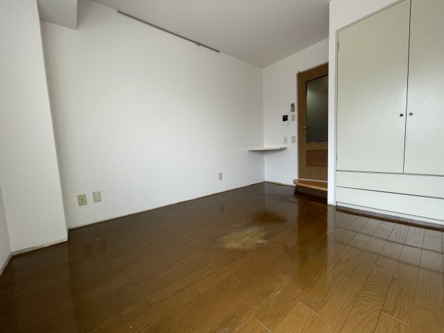 居室・リビング　同物件別室です。