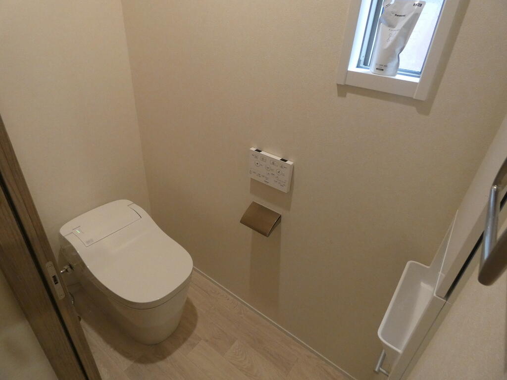 トイレ　温水洗浄便座