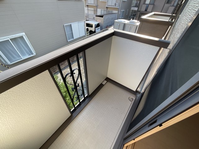 バルコニー　開放的で明るい空間を演出してくれるバルコニーです