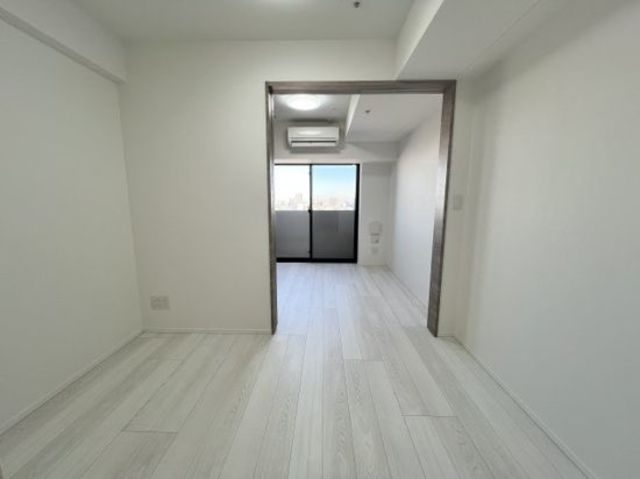 居室・リビング　※別部屋の参考写真です。