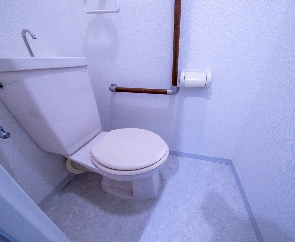 地下鉄七隈線 七隈駅 徒歩17分 3階建 築37年のトイレ写真