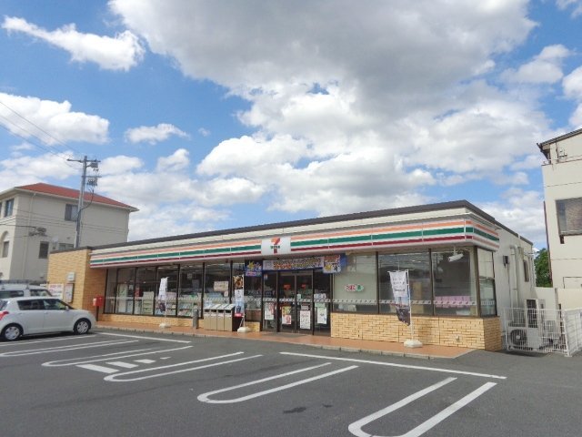 コンビニ　セブンイレブン新倉敷駅前1丁目店（コンビニ）まで398m