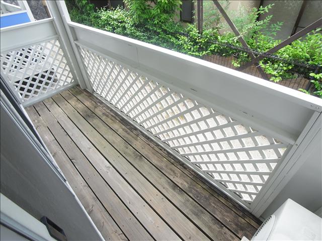 バルコニー　海外風の作りのベランダです。