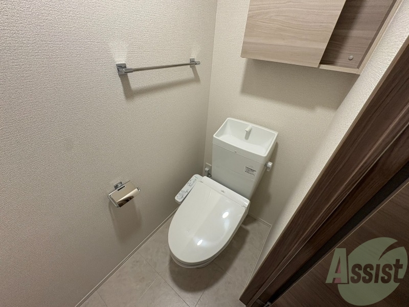 トイレ　トイレはこちらのウォシュレット付きになりますね。