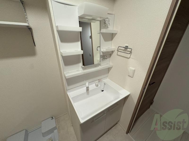 洗面設備　洗面台はこちら、広々して使いやすそうですね。