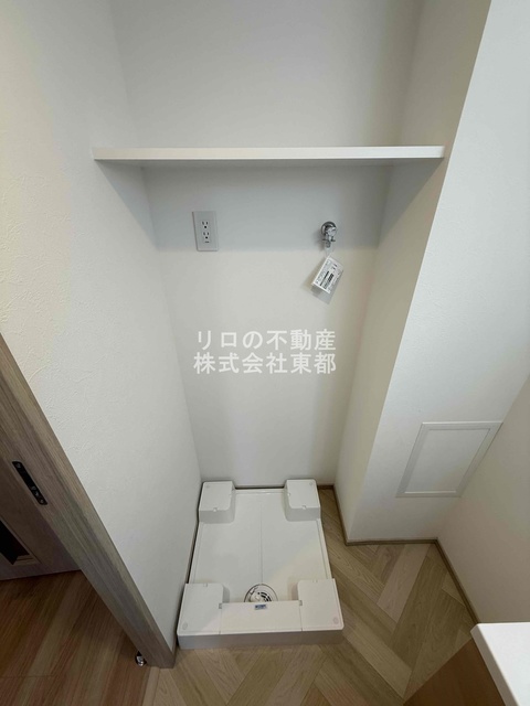 その他　洗濯機置場上部には収納棚が設置されているので便利ですね♪