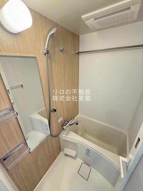 バス・シャワールーム　雨の日のお洗濯だけでなく、カビ予防にも大活躍の浴室乾燥機付♪