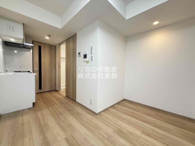 居室・リビング　ダイニングテーブルを置いたり自由にレイアウトできます☆