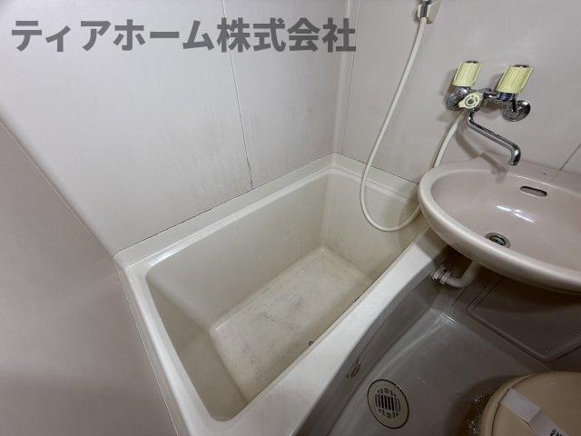 バス・シャワールーム　コンパクトで使いやすいお風呂です