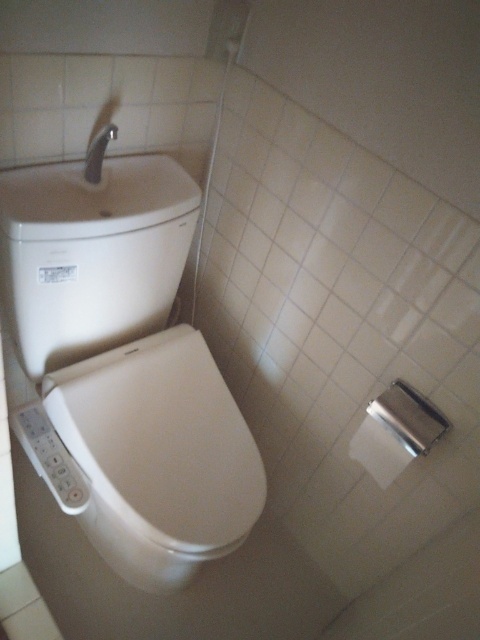 トイレ　温水洗浄便座