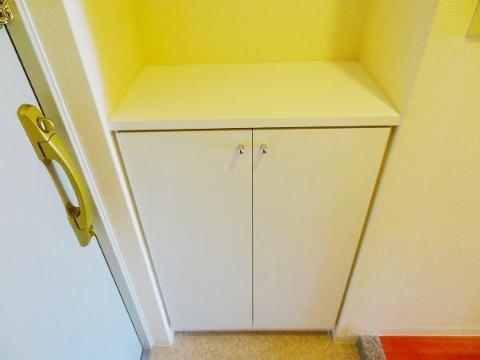 玄関　靴箱あり