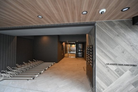 エントランス　エントランス