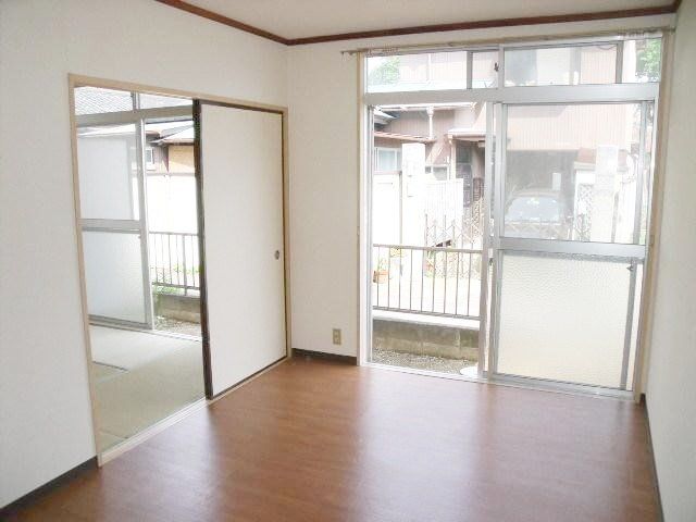 居室・リビング　明るい室内