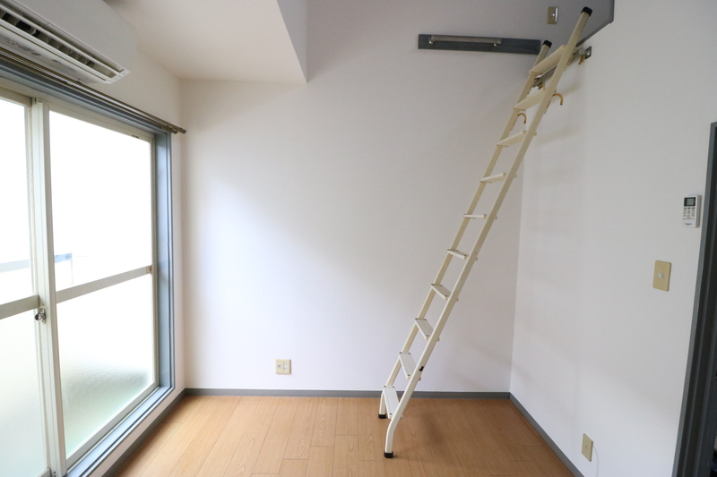 居室・リビング　こちらのリビングで趣味の時間をお楽しみください