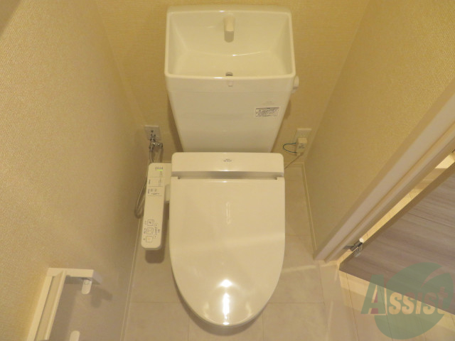 トイレ　トイレはこちらウォシュレット付きでうれしいですね