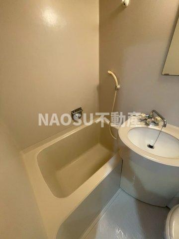 バス・シャワールーム　落ち着いた空間のお風呂です