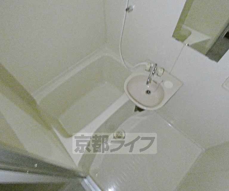 バス・シャワールーム　バスルームです。