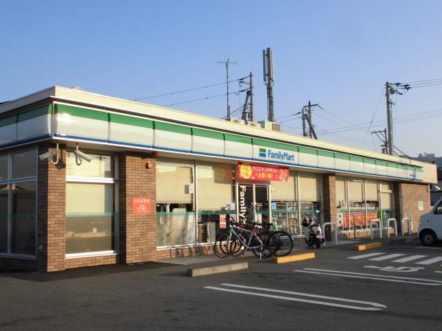コンビニ　ファミリーマート（コンビニ）まで730m