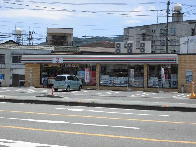 コンビニ　セブンイレブン（コンビニ）まで668m